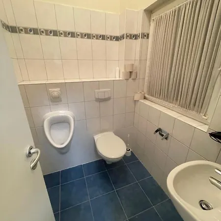 Schone Einfache Im Zentrum Von Homestay Weener